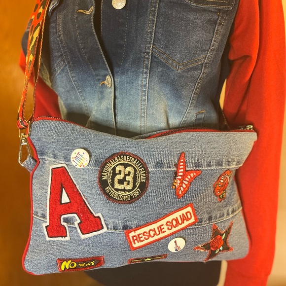 BLUE JEAN RED CLUTCH w/ STRAP - Picture 1 of 5